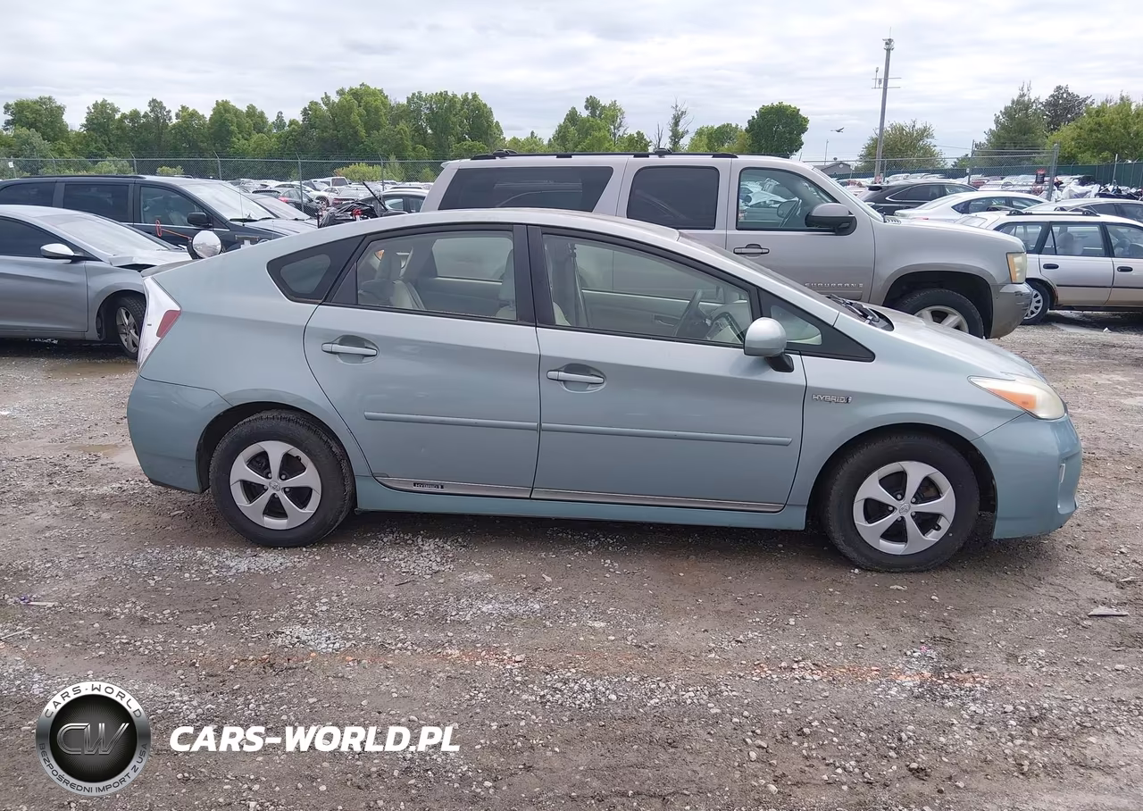 2013 Toyota Prius Three VIN:JTDKN3DU7D1639114 - 13