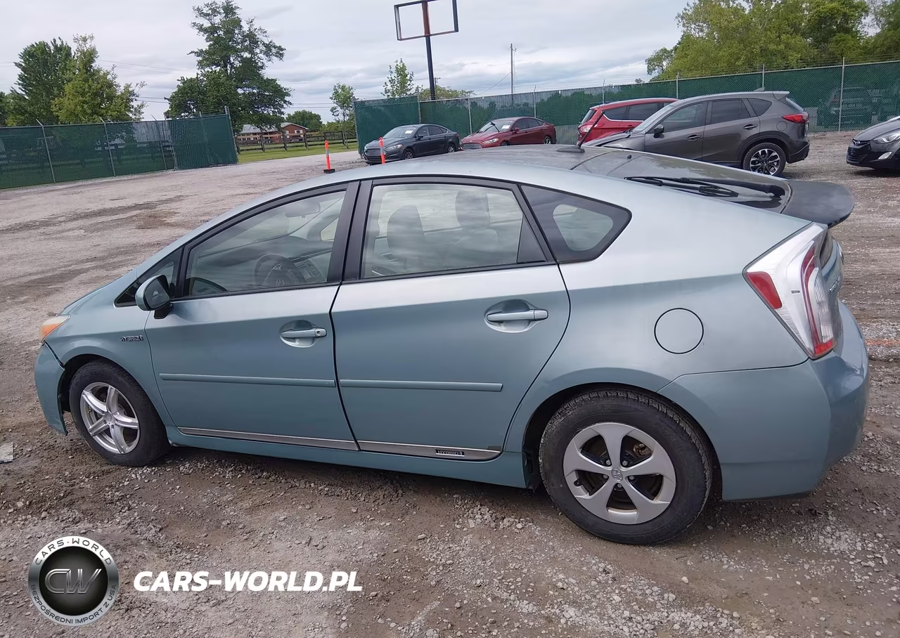 2013 Toyota Prius Three VIN:JTDKN3DU7D1639114 - 14