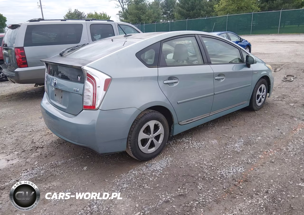 2013 Toyota Prius Three VIN:JTDKN3DU7D1639114 - 4