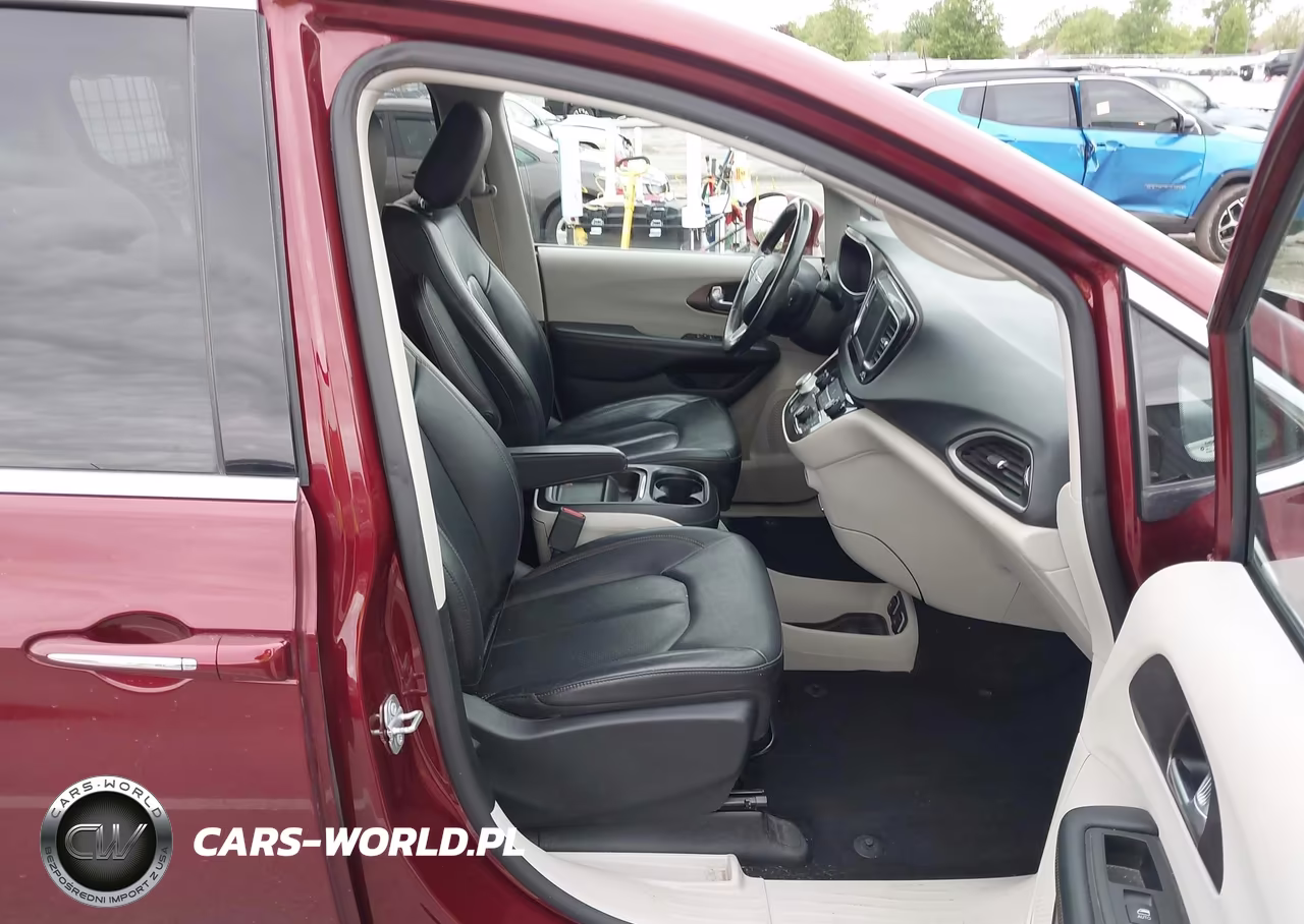 2019 Chrysler Pacifica Touring L VIN:2C4RC1BG2KR650519 - 5