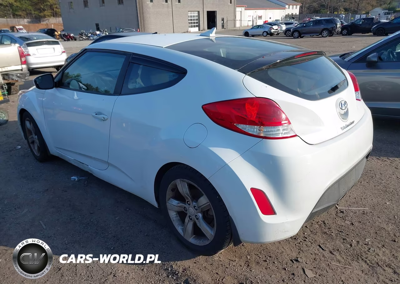 2015 Hyundai Veloster VIN:KMHTC6AD3FU231870 - 3