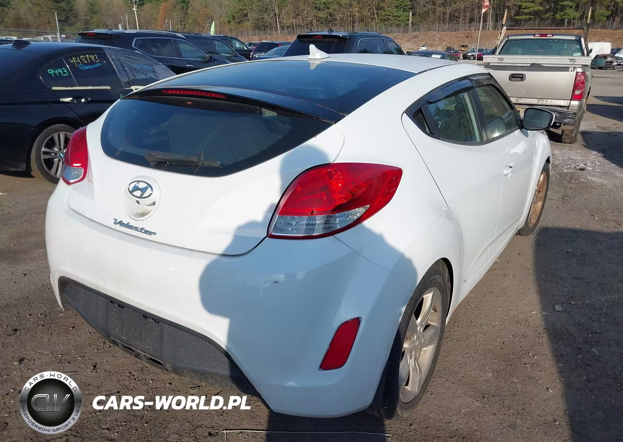 2015 Hyundai Veloster VIN:KMHTC6AD3FU231870 - 4