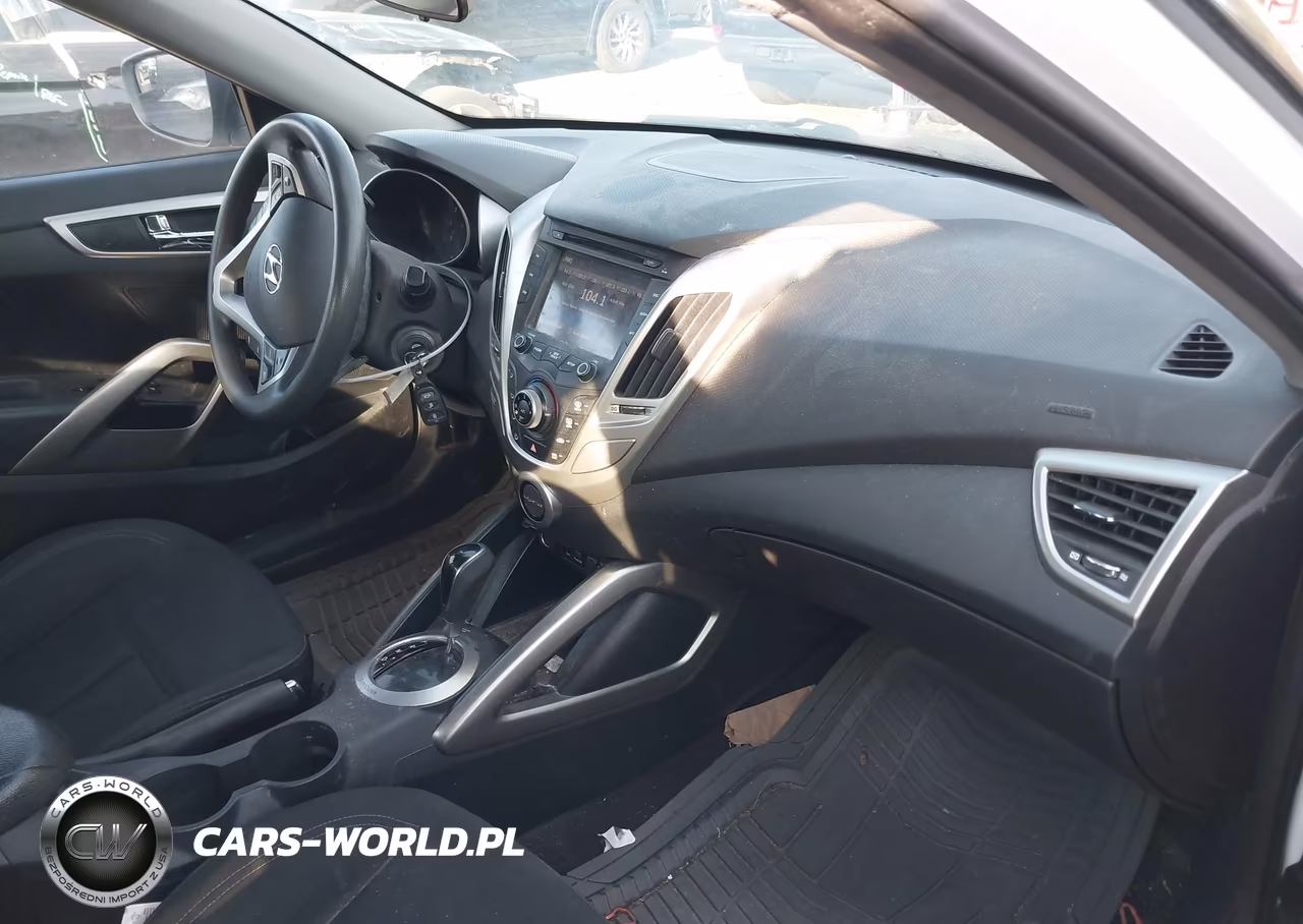 2015 Hyundai Veloster VIN:KMHTC6AD3FU231870 - 5