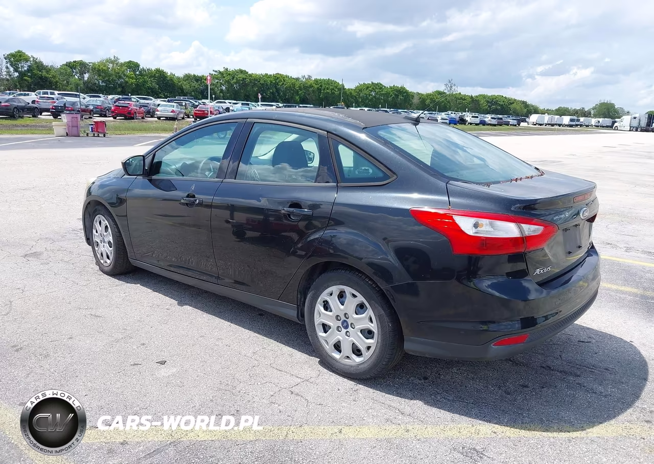 2012 Ford Focus Se VIN:1FAHP3F28CL384918 - 3