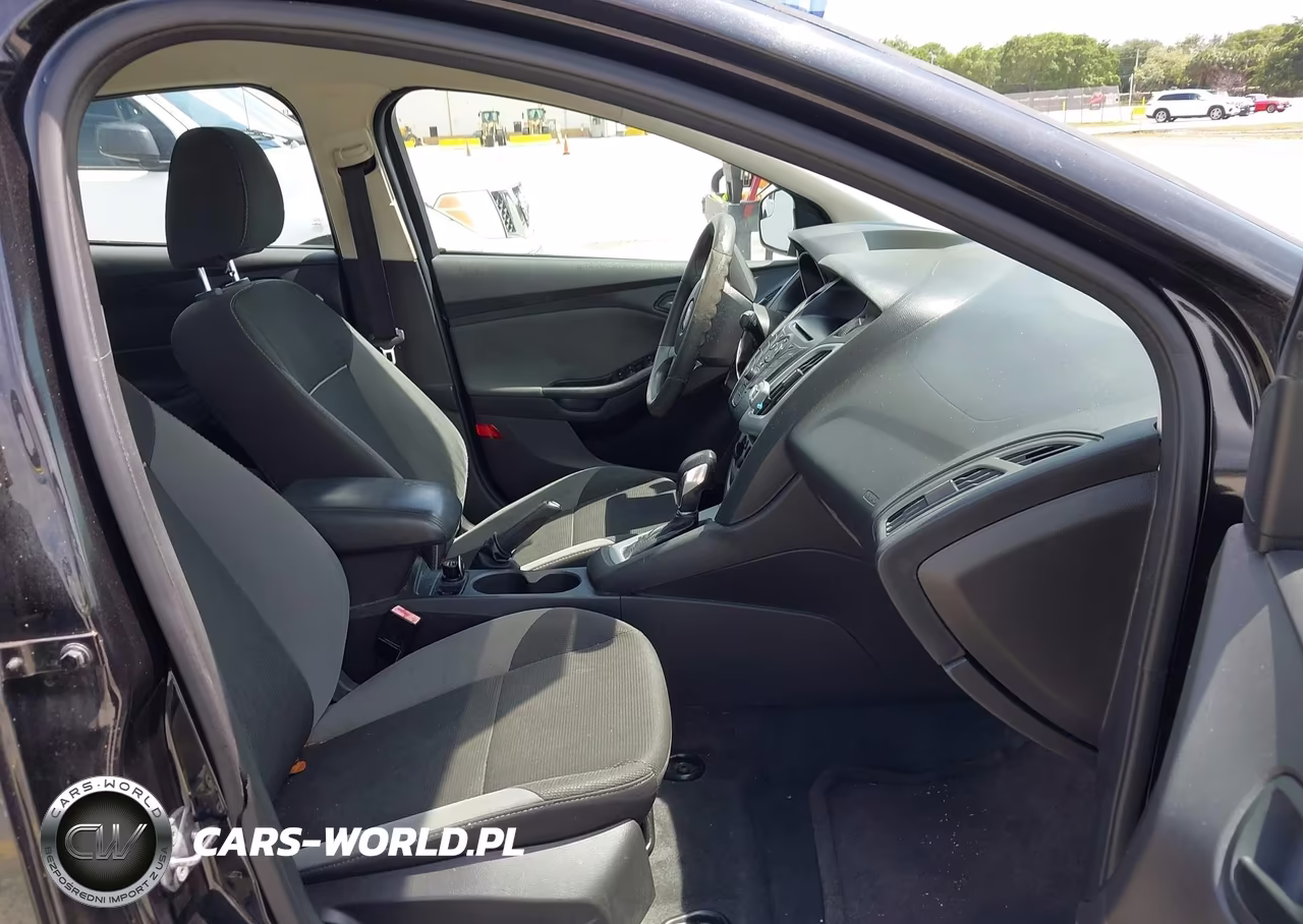 2012 Ford Focus Se VIN:1FAHP3F28CL384918 - 5