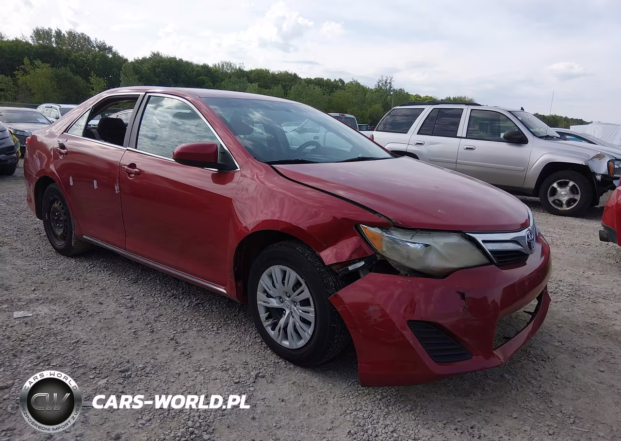 2013 Toyota Camry Le – zdjęcie 1 z 20