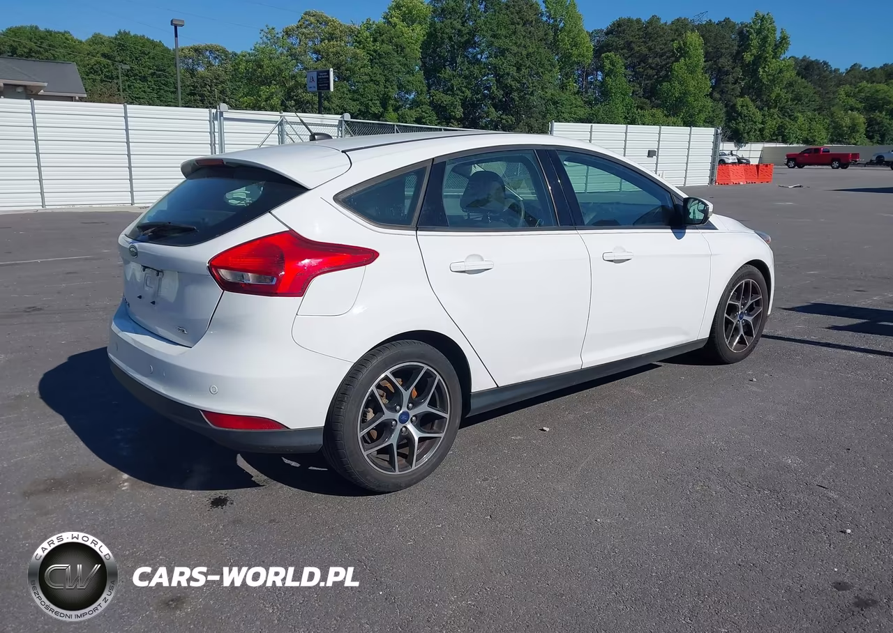 2017 Ford Focus Sel VIN:1FADP3M28HL227317 - 4