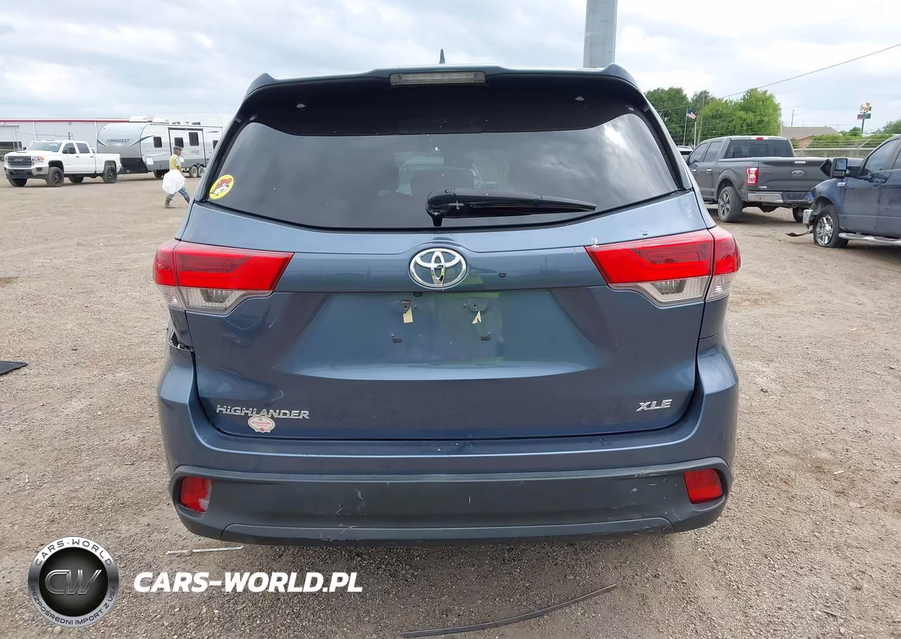 2018 Toyota Highlander Xle VIN:5TDKZRFH8JS281012 - 17