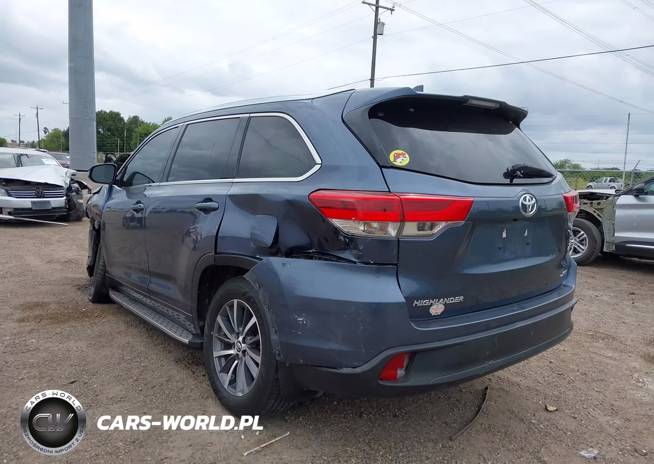 2018 Toyota Highlander Xle VIN:5TDKZRFH8JS281012 - 3