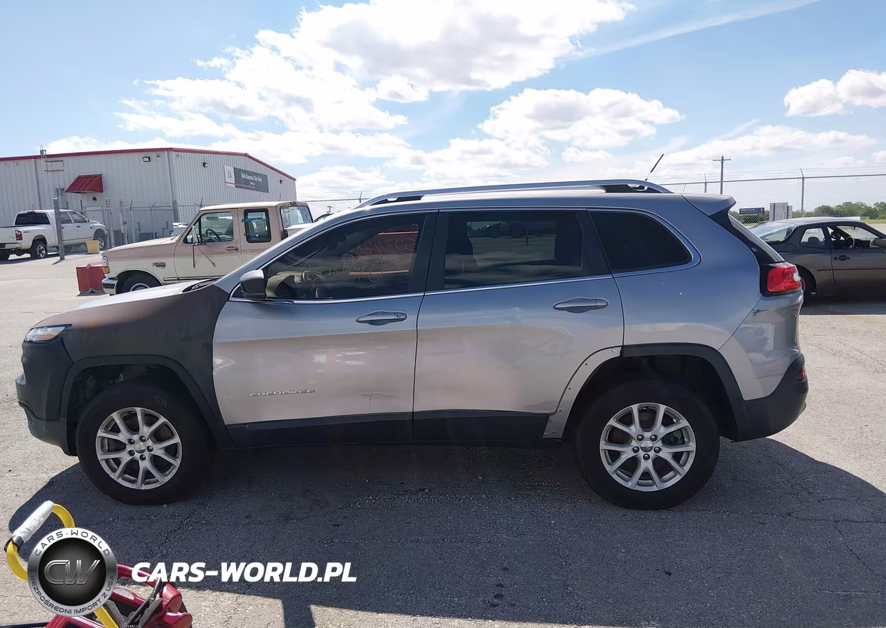 2015 Jeep Cherokee Latitude VIN:1C4PJMCB2FW649837 - 14