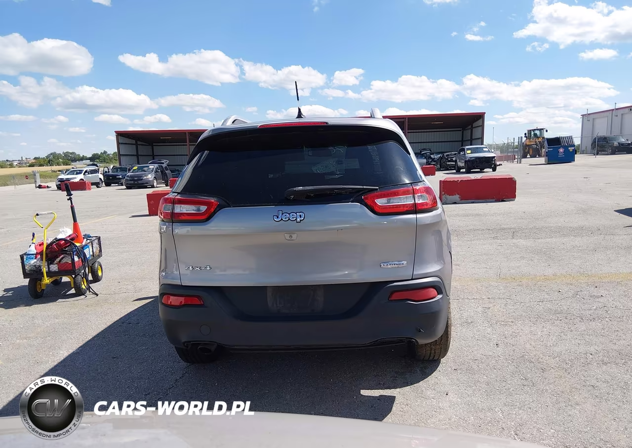 2015 Jeep Cherokee Latitude VIN:1C4PJMCB2FW649837 - 16