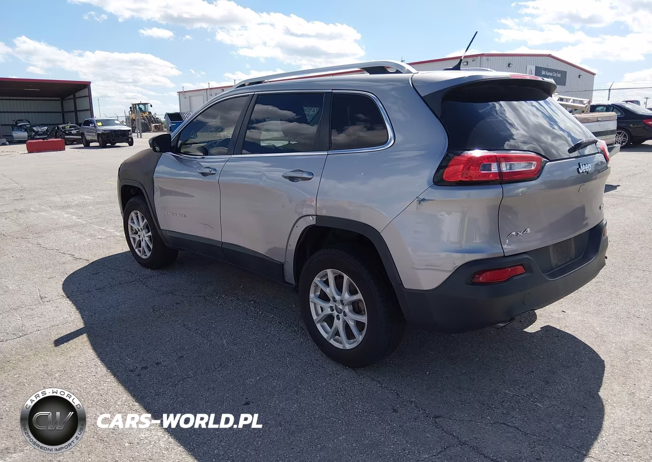 2015 Jeep Cherokee Latitude VIN:1C4PJMCB2FW649837 - 3