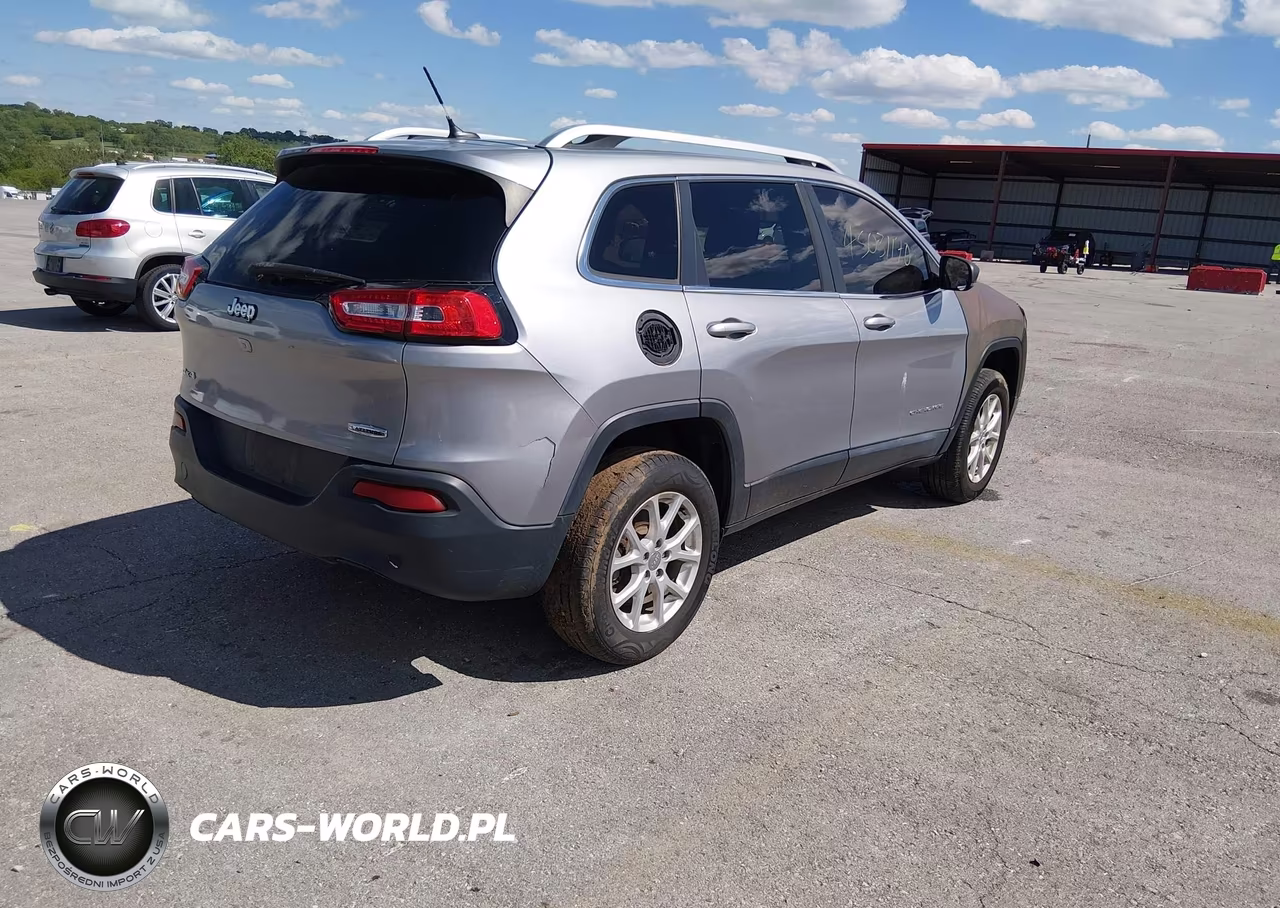 2015 Jeep Cherokee Latitude VIN:1C4PJMCB2FW649837 - 4