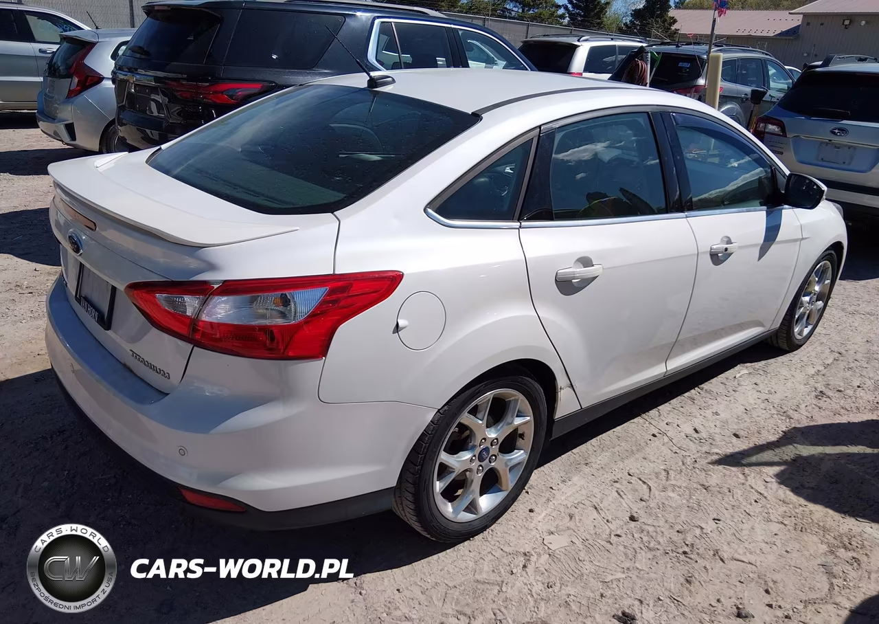 2014 Ford Focus Titanium VIN:1FADP3J24EL292715 - 4