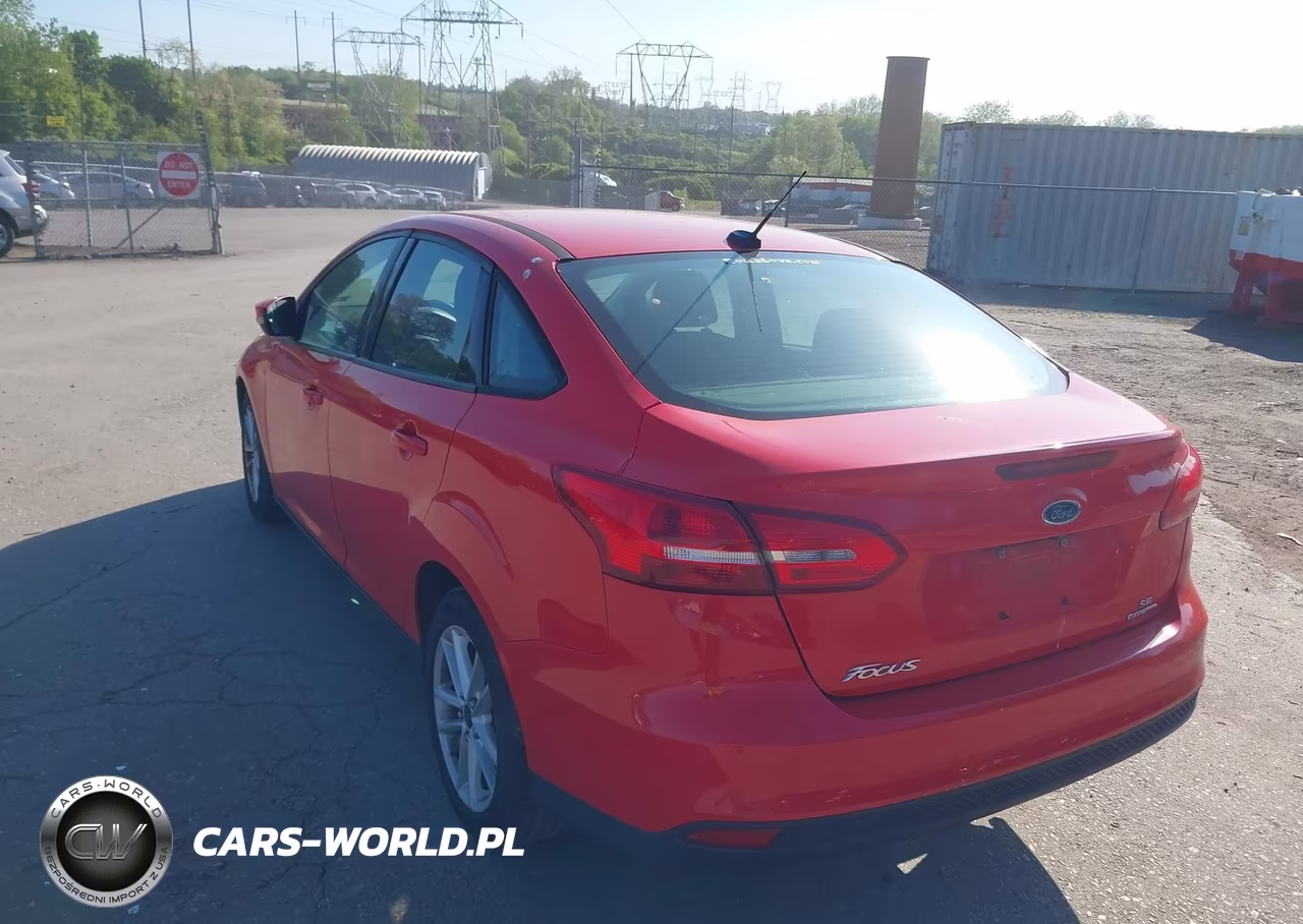 2015 Ford Focus Se VIN:1FADP3F21FL316723 - 3