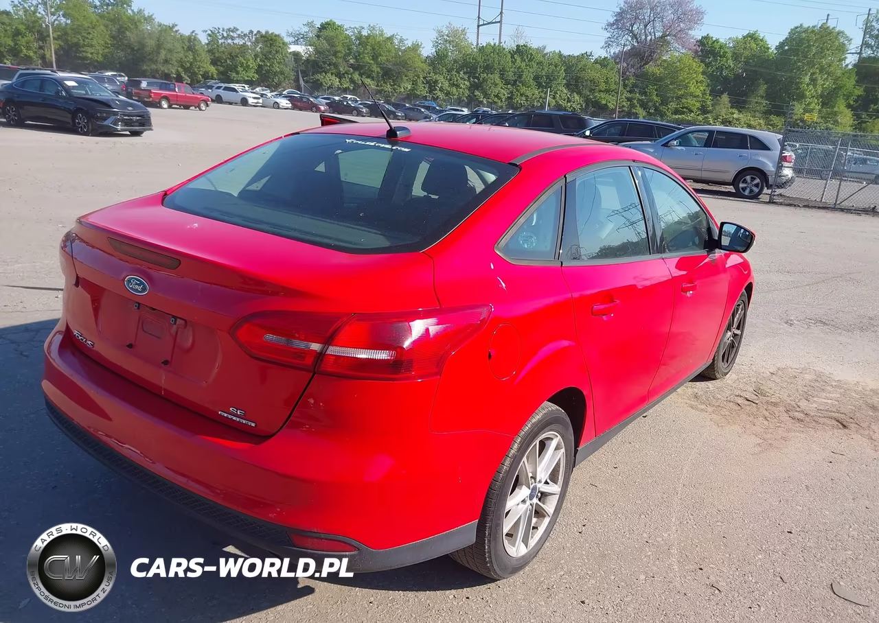 2015 Ford Focus Se VIN:1FADP3F21FL316723 - 4