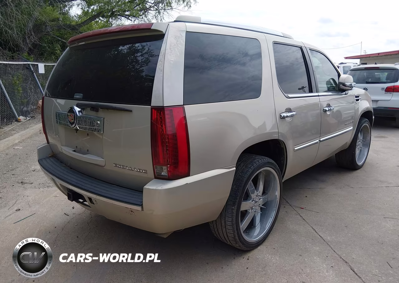 2007 Cadillac Escalade Standard VIN:1GYEC63867R386974 - 4