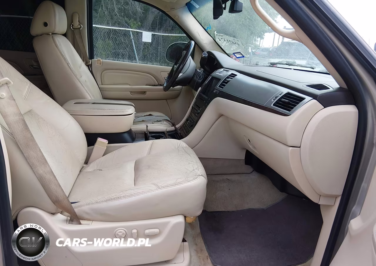2007 Cadillac Escalade Standard VIN:1GYEC63867R386974 - 5