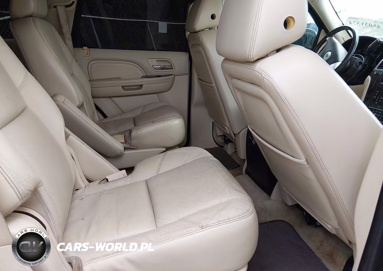 2007 Cadillac Escalade Standard VIN:1GYEC63867R386974 - 8