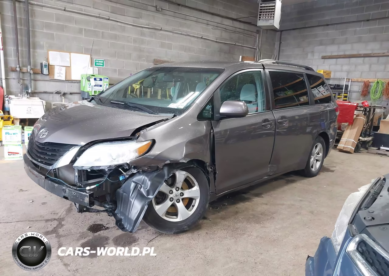 2014 Toyota Sienna Le V6 8 Passenger VIN:5TDKK3DC0ES493417 - 2