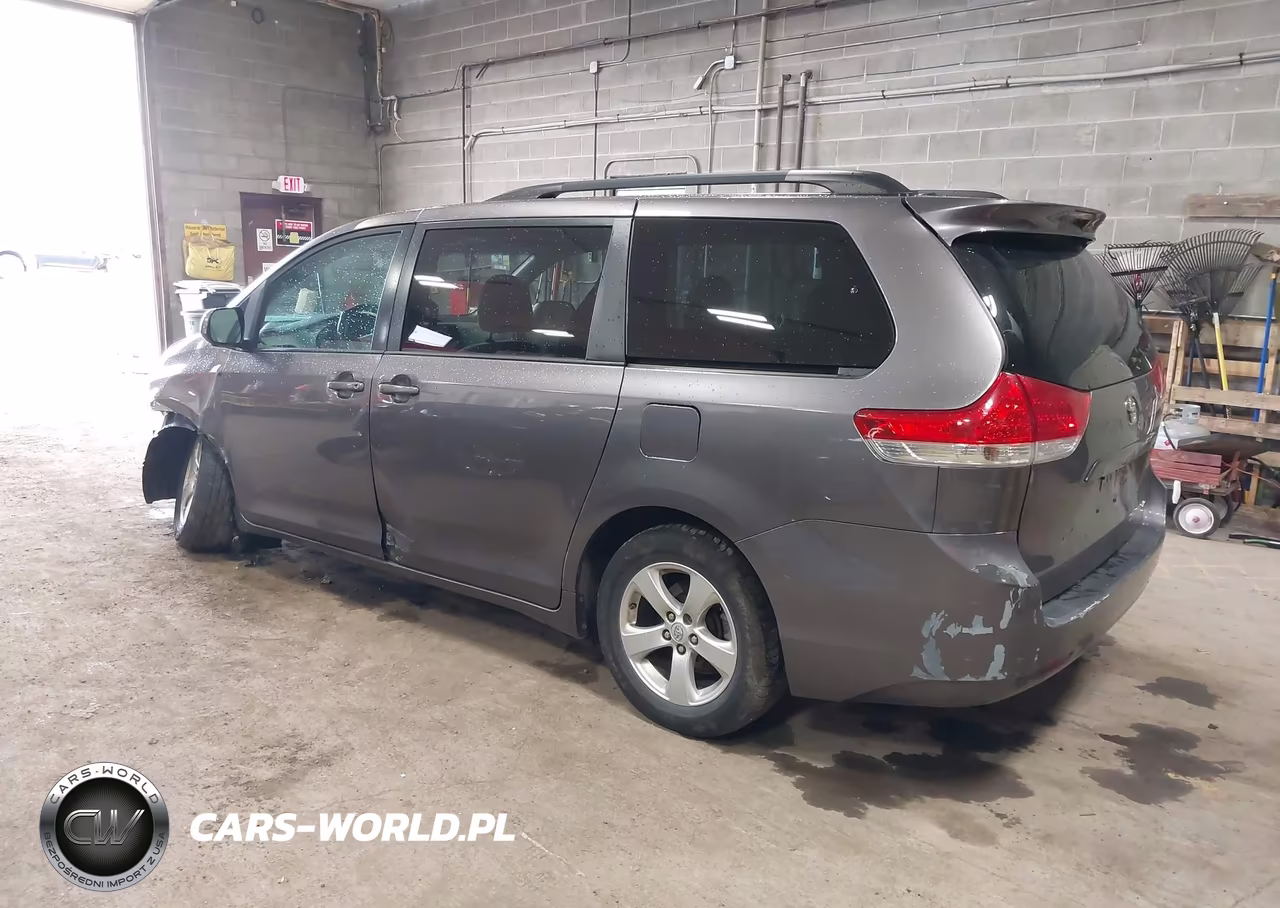 2014 Toyota Sienna Le V6 8 Passenger VIN:5TDKK3DC0ES493417 - 3