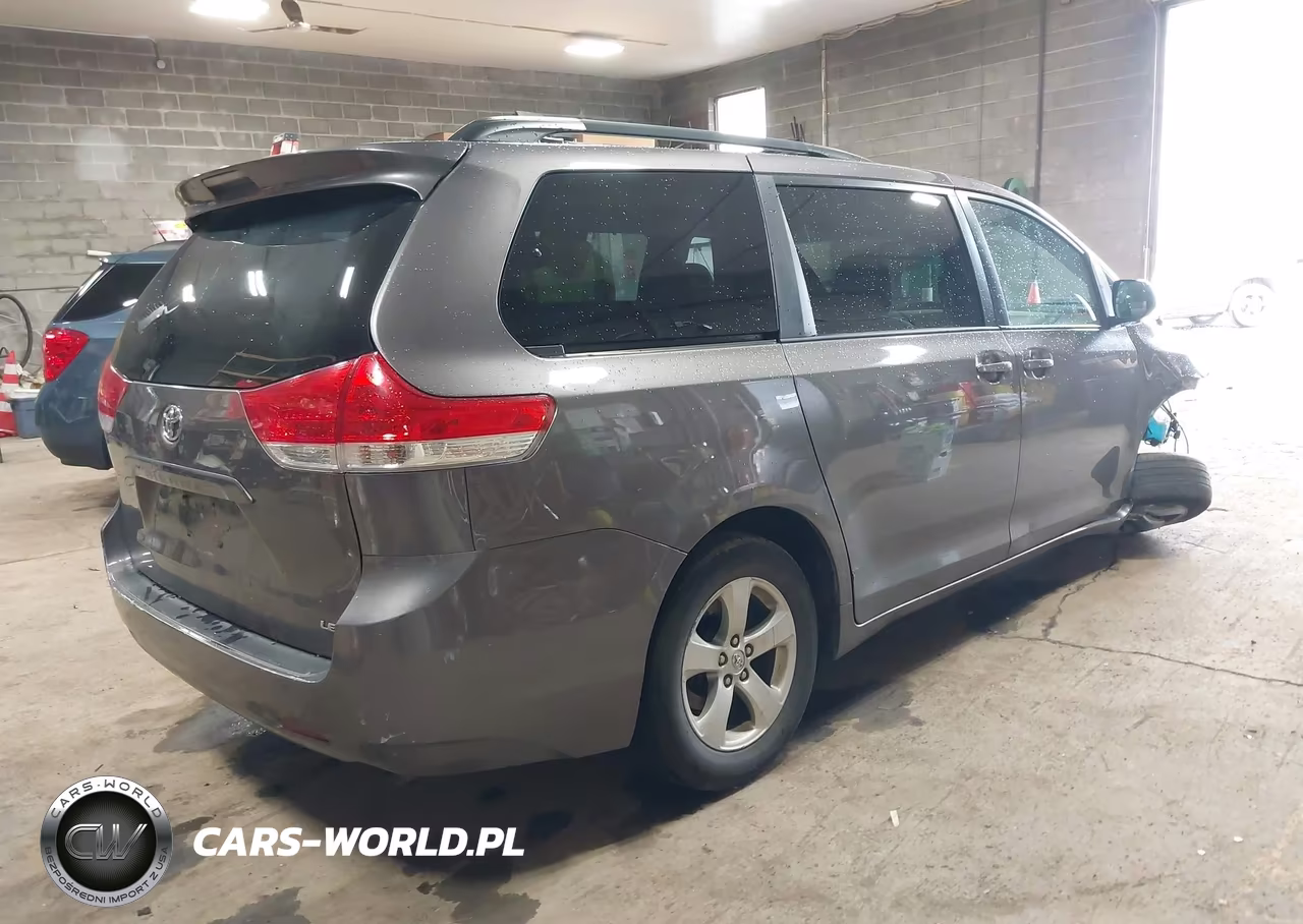 2014 Toyota Sienna Le V6 8 Passenger VIN:5TDKK3DC0ES493417 - 4
