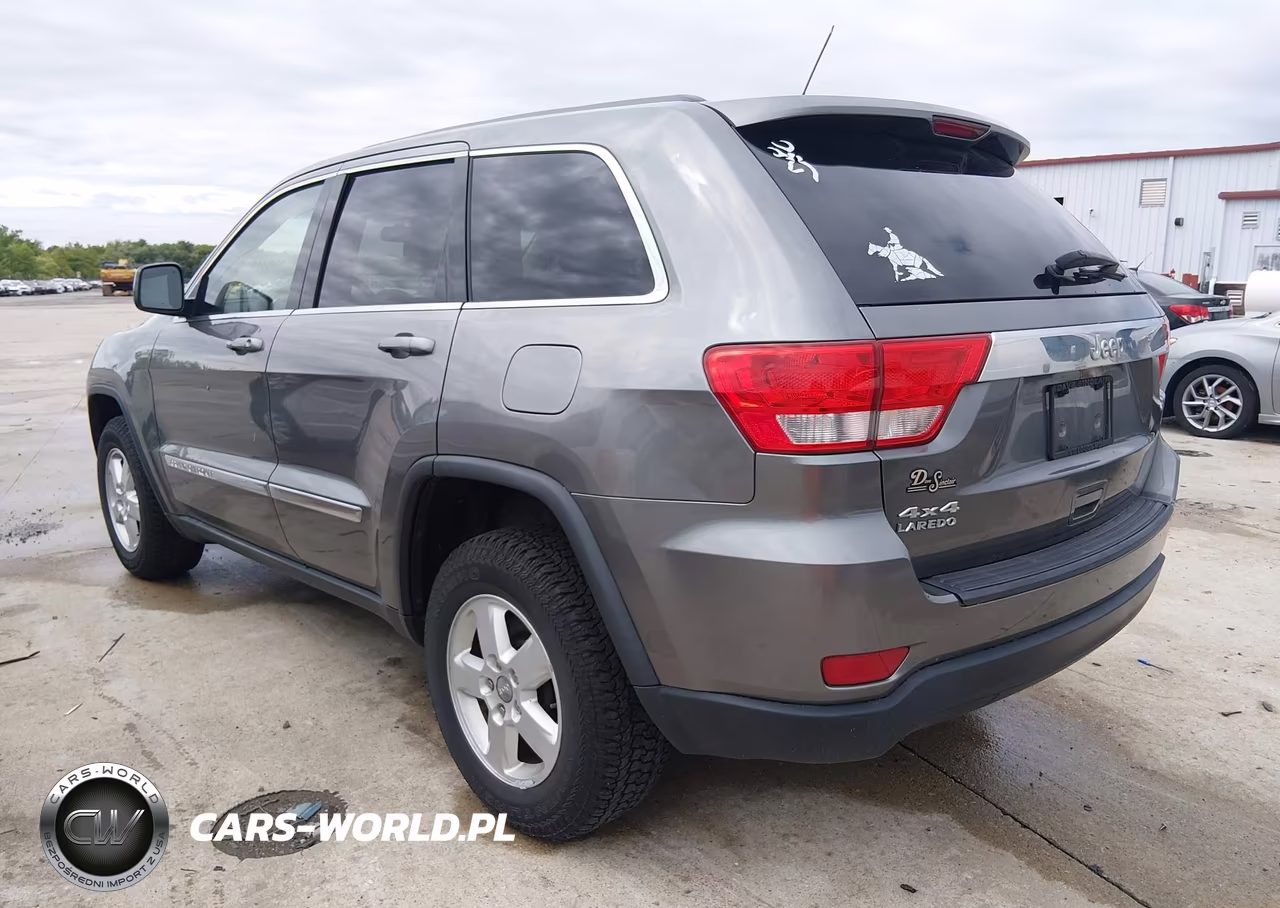 2013 Jeep Grand Cherokee Laredo VIN:1C4RJFAG3DC518708 - 3