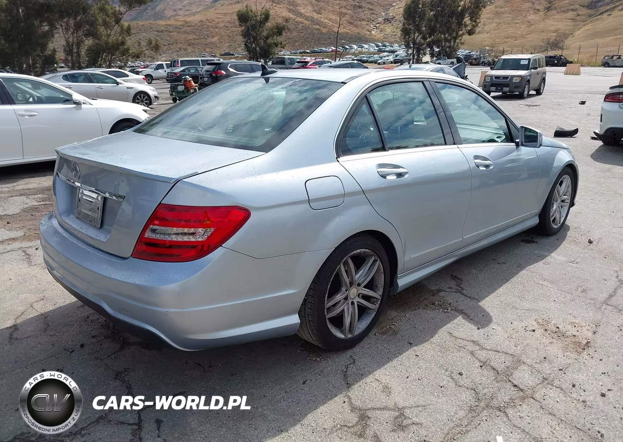 2013 Mercedes-Benz C 250 Sport VIN:WDDGF4HB5DA784224 - 4