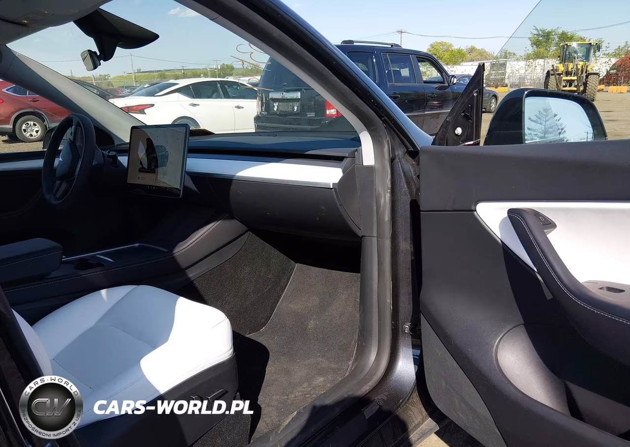 2024 Tesla Model Y Long Range Dual Motor All-Wheel Drive VIN:7SAYGDEE4RA240905 - 5