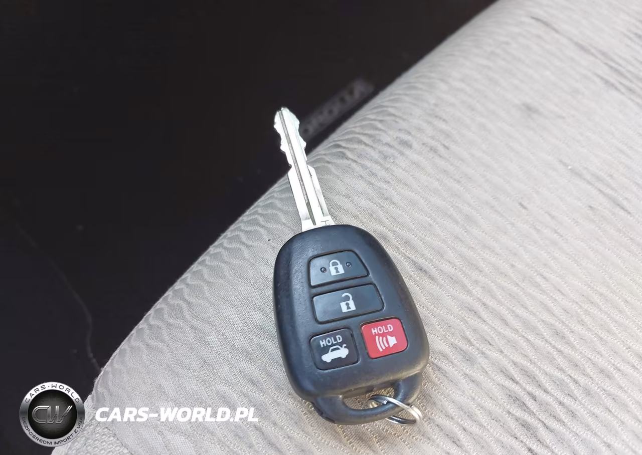 2017 Toyota Corolla Le VIN:5YFBURHE9HP592940 - 11