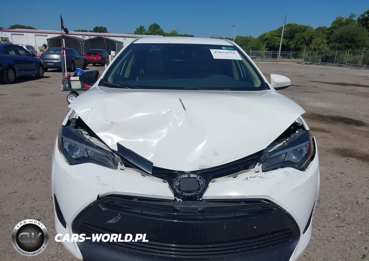 2017 Toyota Corolla Le VIN:5YFBURHE9HP592940 - 12