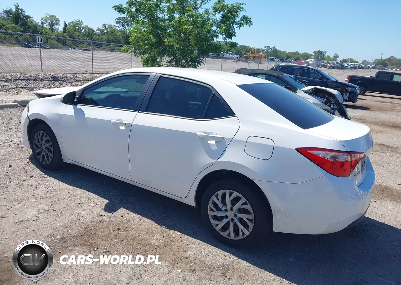 2017 Toyota Corolla Le VIN:5YFBURHE9HP592940 - 3