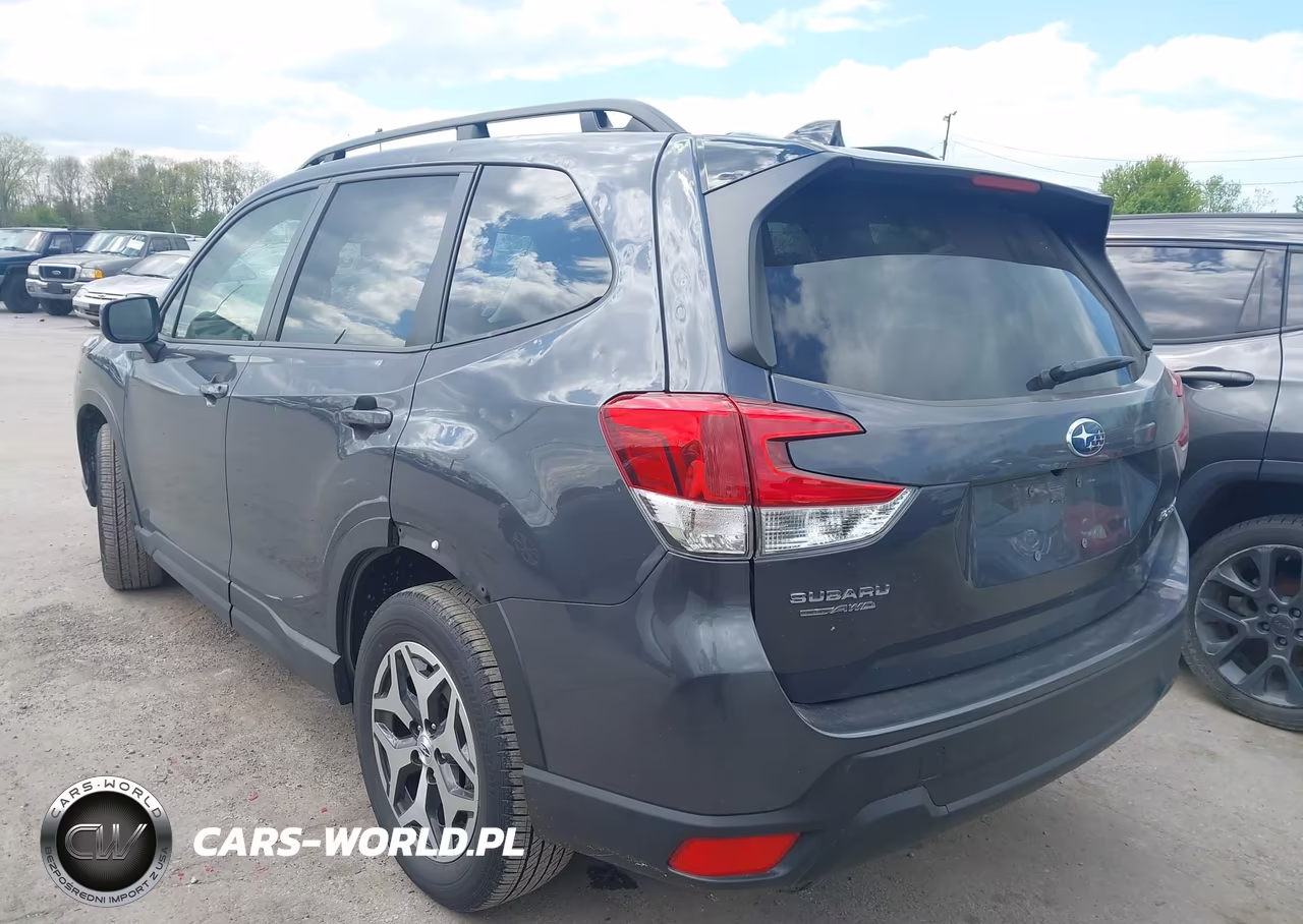 2024 Subaru Forester Premium VIN:JF2SKADC8RH516880 - 3