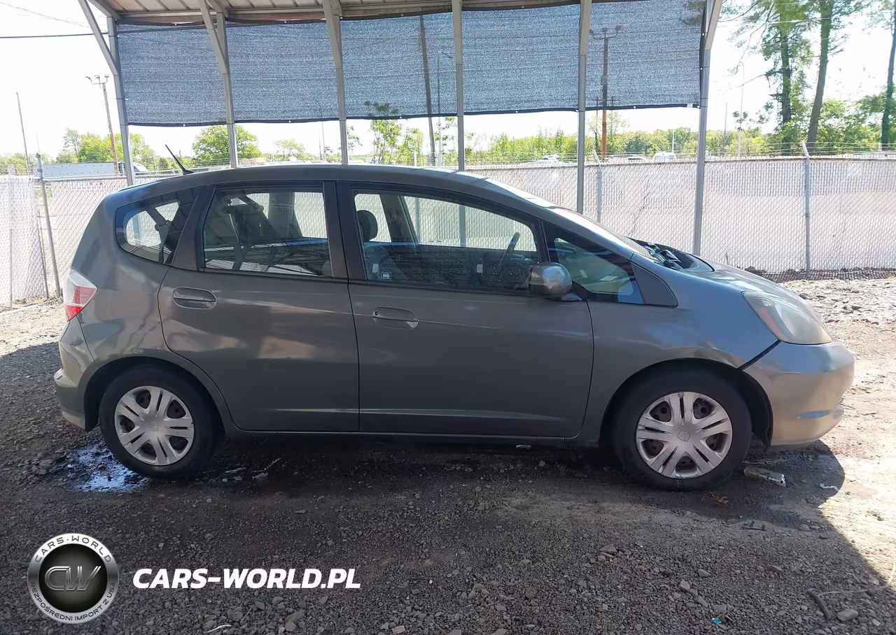 2013 Honda Fit VIN:JHMGE8H3XDC020059 - 13
