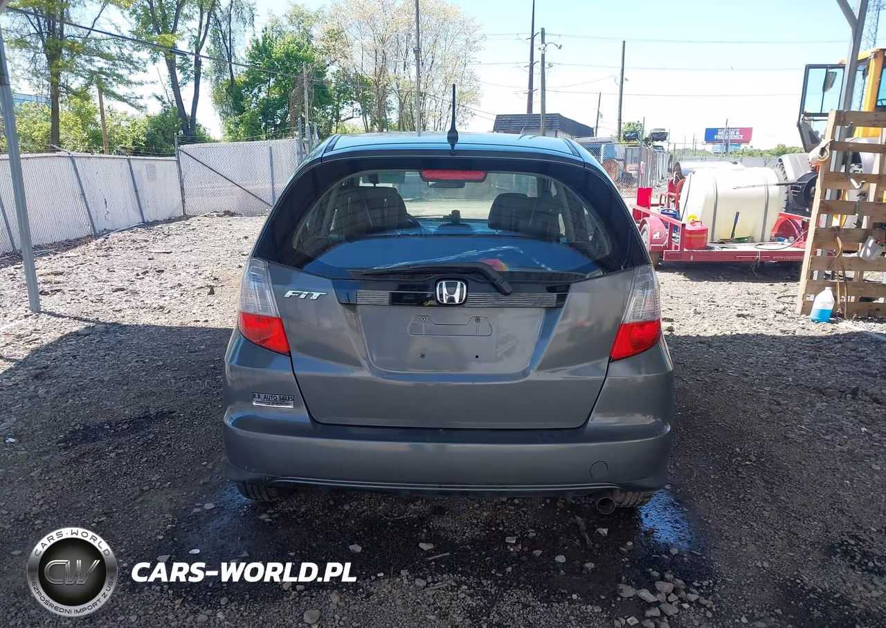 2013 Honda Fit VIN:JHMGE8H3XDC020059 - 16