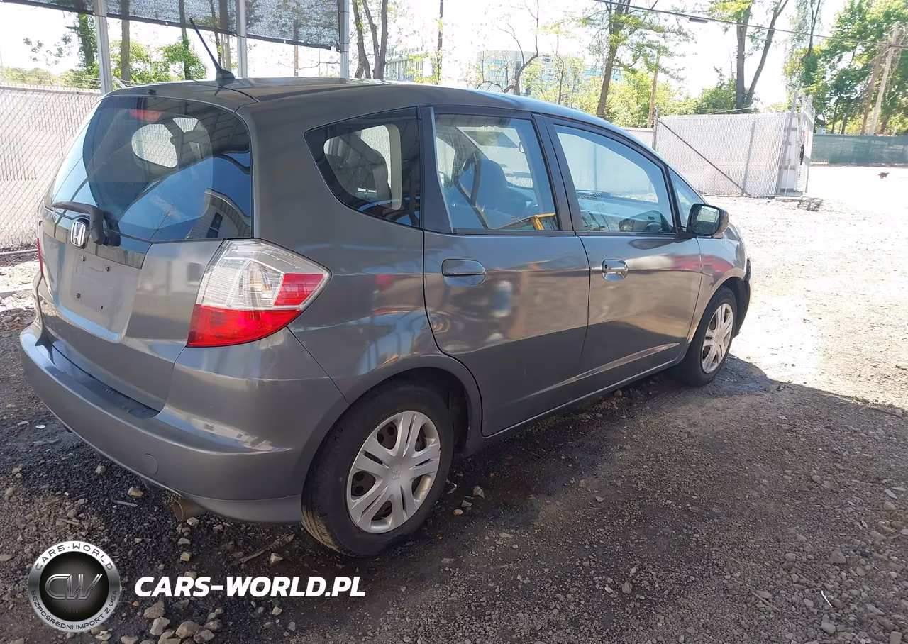 2013 Honda Fit VIN:JHMGE8H3XDC020059 - 4