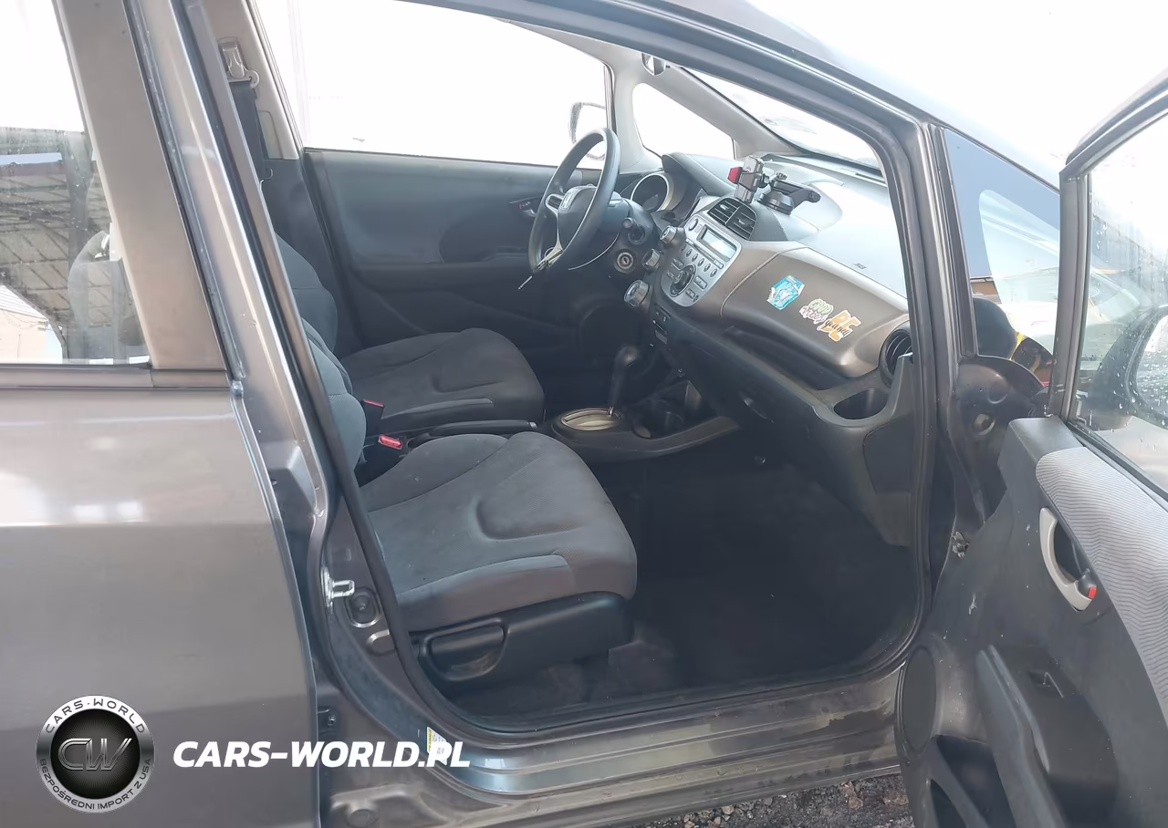 2013 Honda Fit VIN:JHMGE8H3XDC020059 - 5