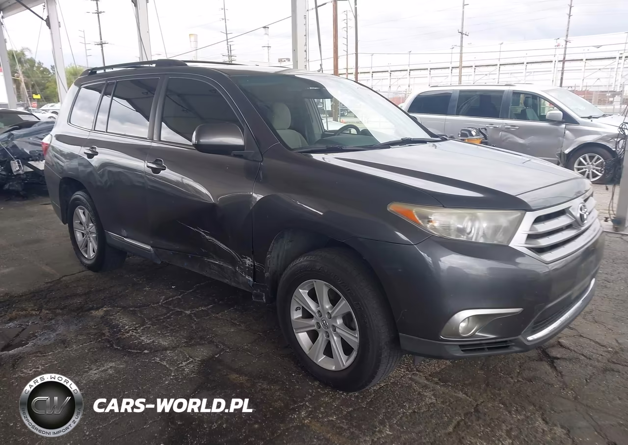 2013 Toyota Highlander Base Plus V6 – zdjęcie 1 z 16