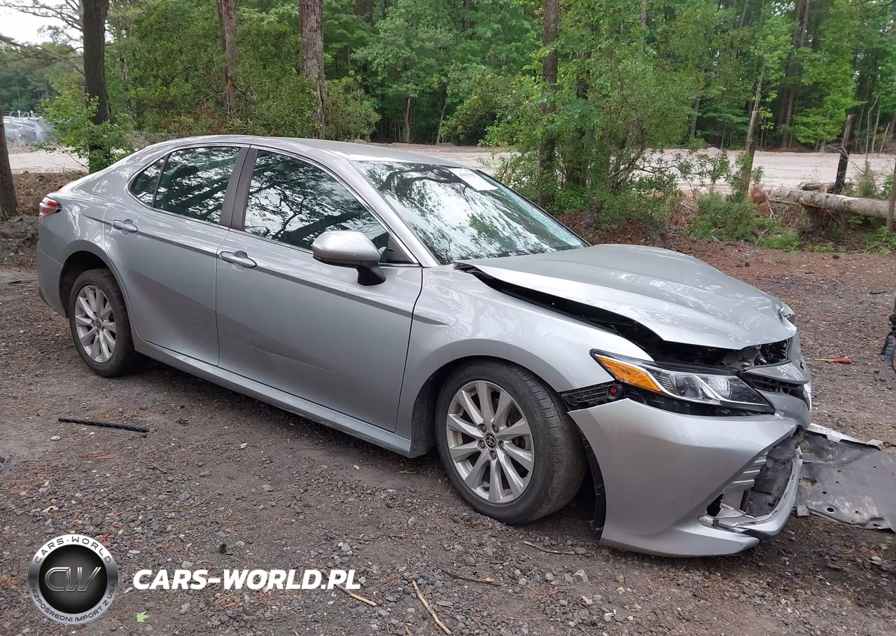 2020 Toyota Camry Le – zdjęcie 1 z 16