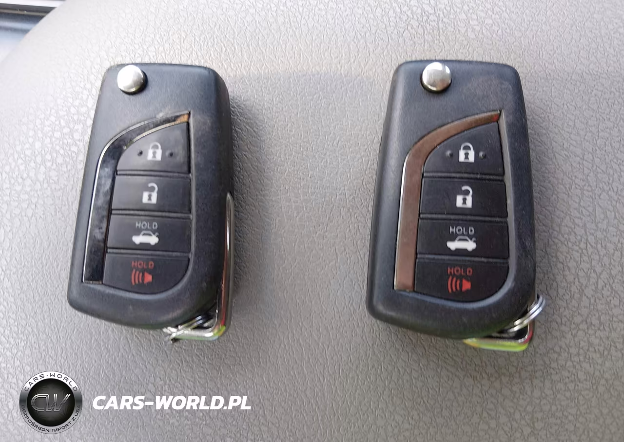 2020 Toyota Camry Le VIN:4T1C11AK3LU999450 - 11