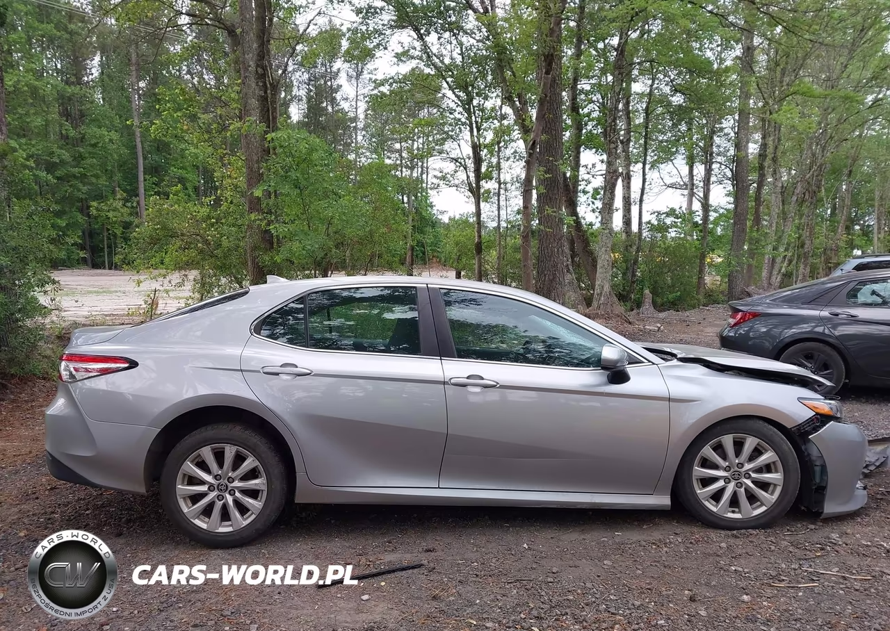 2020 Toyota Camry Le VIN:4T1C11AK3LU999450 - 13