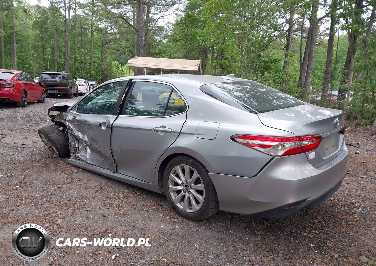 2020 Toyota Camry Le VIN:4T1C11AK3LU999450 - 3