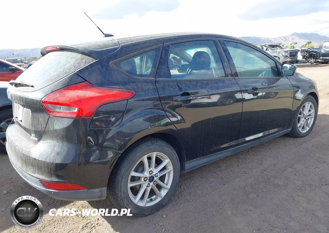 2015 Ford Focus Se VIN:1FADP3K28FL368775 - 4