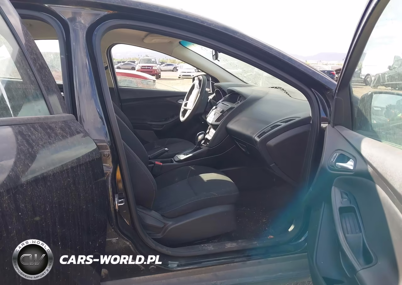 2015 Ford Focus Se VIN:1FADP3K28FL368775 - 5