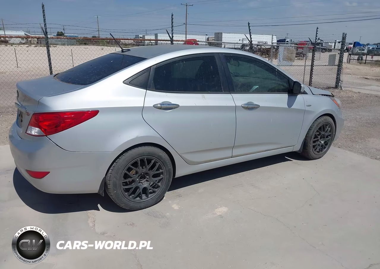 2013 Hyundai Accent Gls VIN:KMHCT4AE5DU305199 - 4