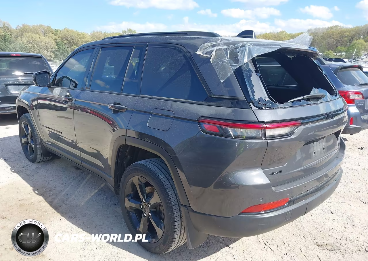 2025 Jeep Grand Cherokee Limited 4X4 VIN:1C4RJHBG9SC270519 - 3