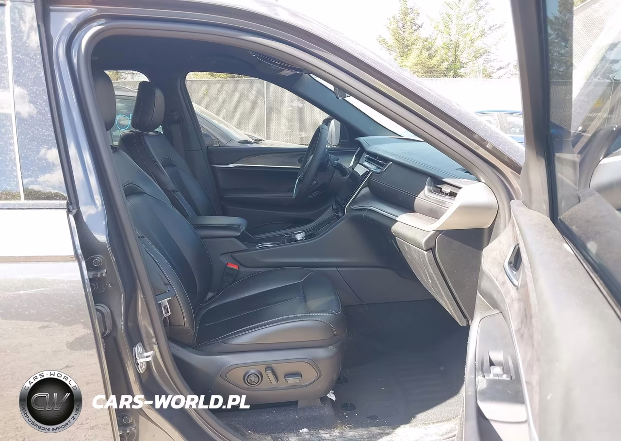 2025 Jeep Grand Cherokee Limited 4X4 VIN:1C4RJHBG9SC270519 - 5