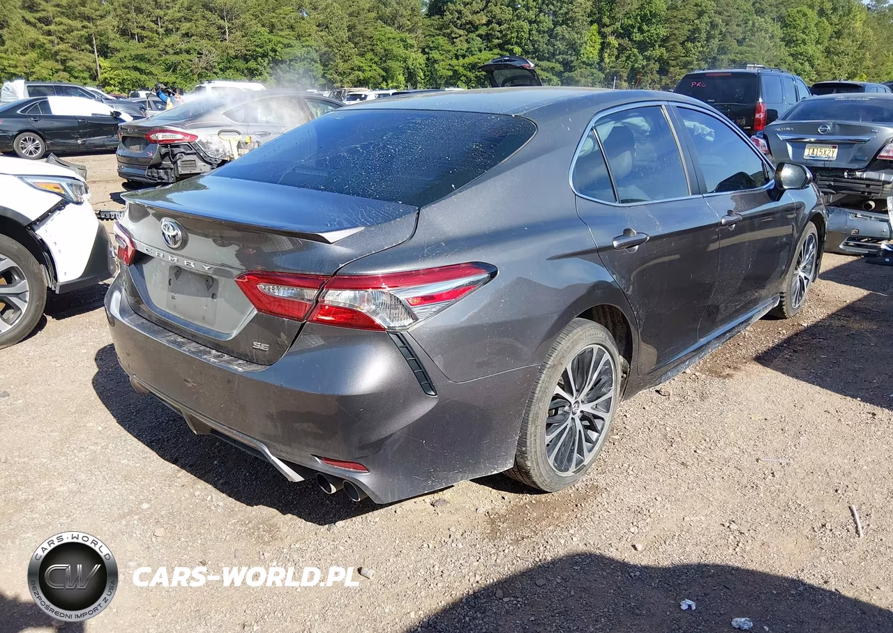 2018 Toyota Camry Se VIN:4T1B11HKXJU137468 - 4
