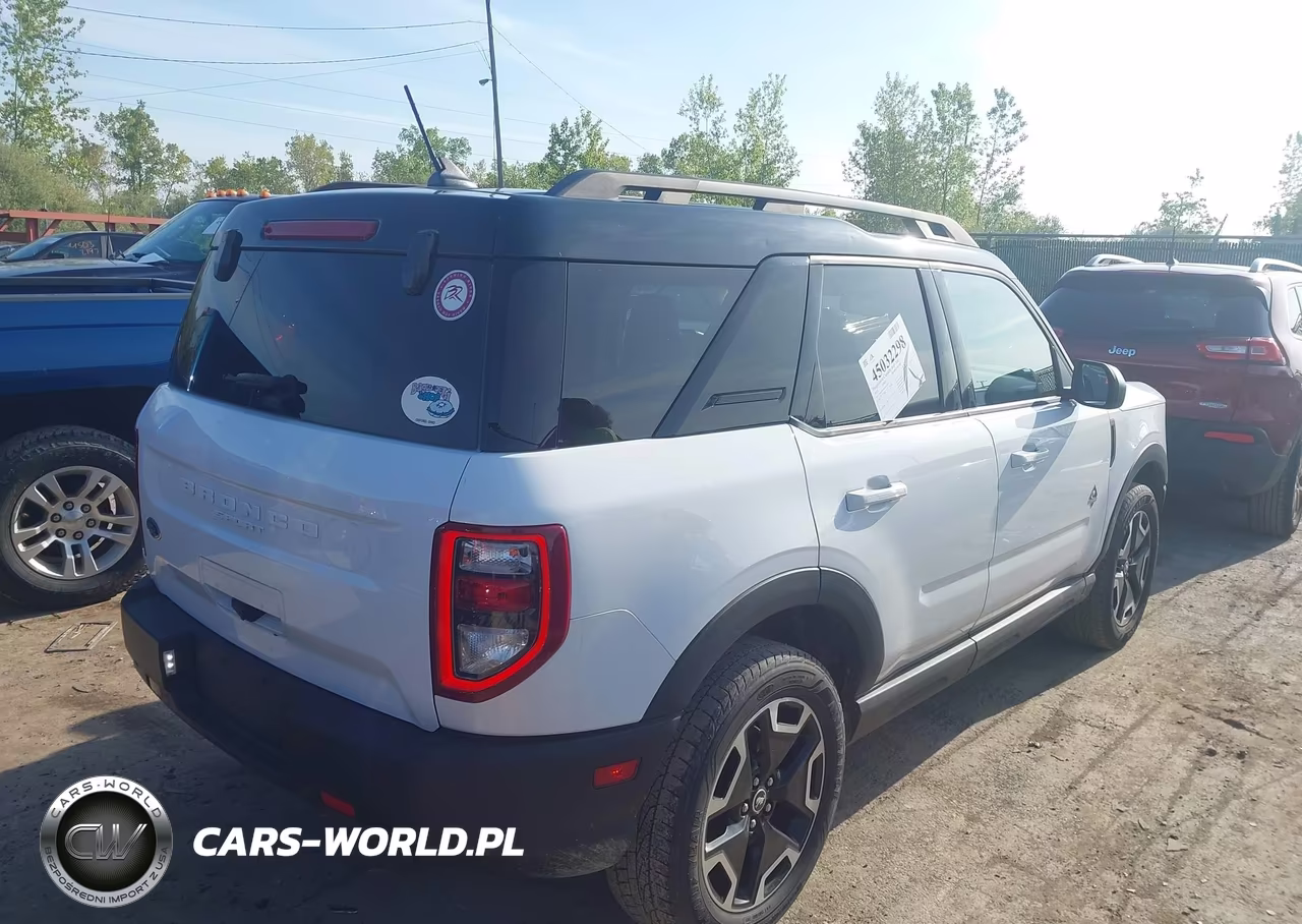 2022 Ford Bronco Sport Outer Banks VIN:3FMCR9C66NRD21857 - 4