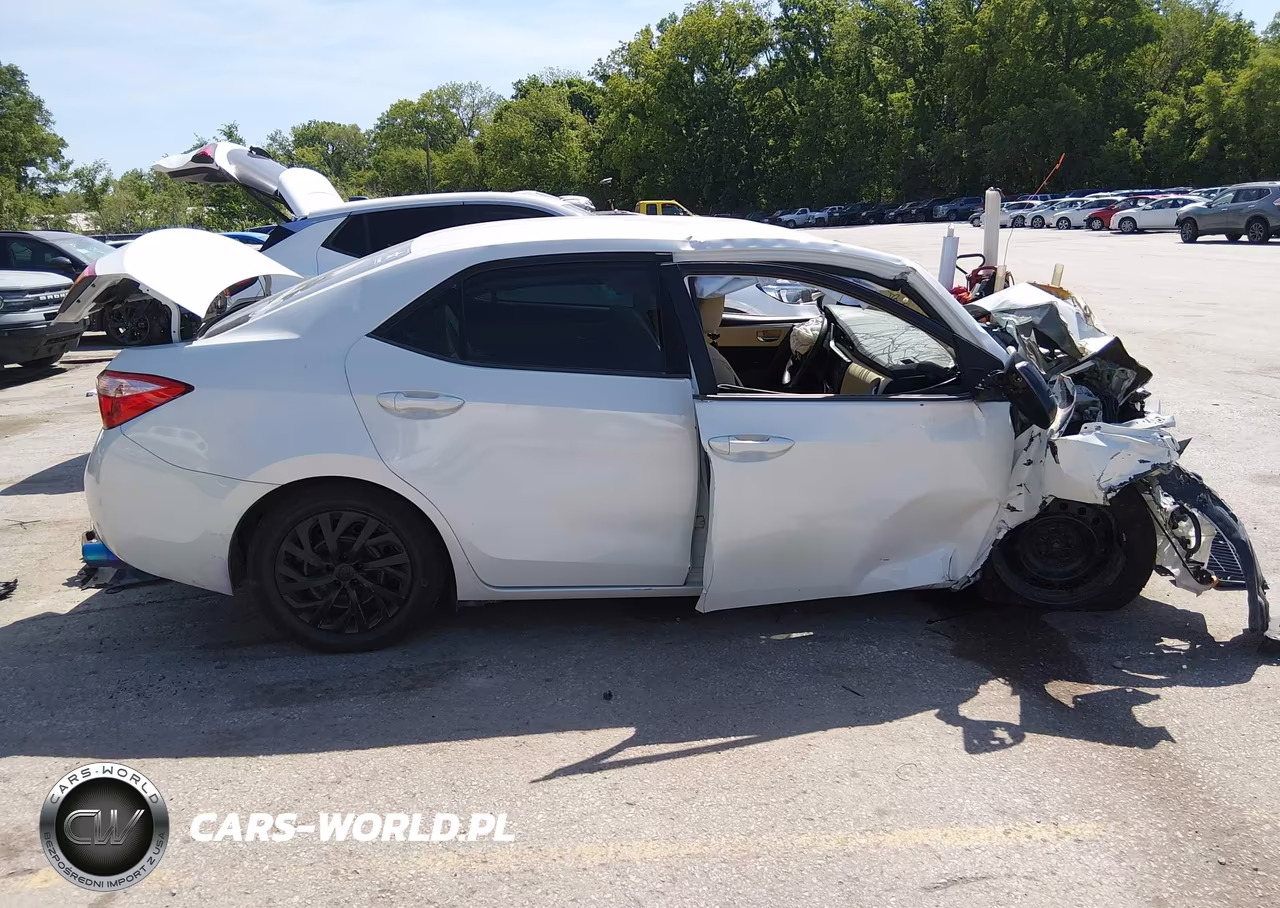 2017 Toyota Corolla Le VIN:5YFBURHE5HP726486 - 14